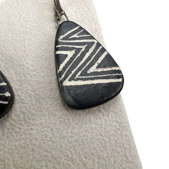 Polished Slate Stone White Zig Zag Rounded Triangle Earrings - Picture 3 of 10